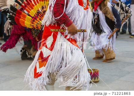 Indian dancer on street 71221863