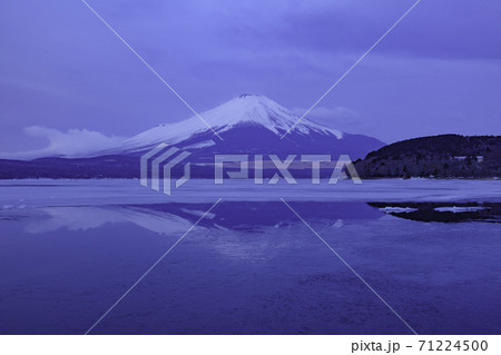 夜明けの富士山 山梨県南都留郡山中湖に 夜明けの富士山 山梨県南都留郡山中湖に 71224500