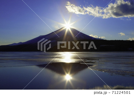 ダブルダイヤモンド富士　山梨県南都留郡山中湖にて 71224501