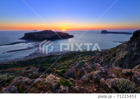Beautiful sunset view of Cape Tigani and Gramvousa islet from Balos beach, Crete, Greece. 71225453