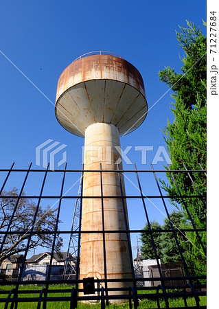 住宅街にある給水塔 71227684