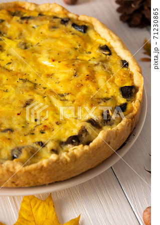 Quiche pie with mushrooms and cheese 71230865