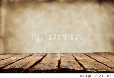 Empty wooden table 71231107