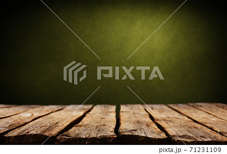 Empty wooden table 71231109