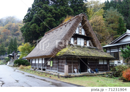 五箇山で最も古いとされる合掌造りの羽場家 71231904