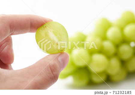 贈呈用のシャインマスカット 71232185