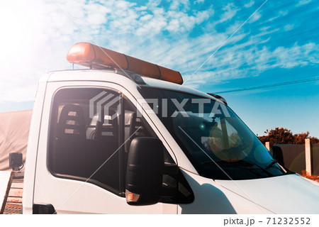 Vehicles with a yellow flashing light Vehicles with a yellow flashing light 71232552