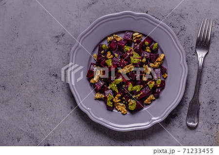 Beetroot, pesto sauce and walnut salad 71233455