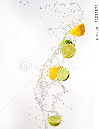 Fresh limes and lemons with water splash in midair, isolated on white background 71235376