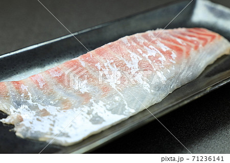 美味しい真鯛刺身 美味しい真鯛刺身 71236141