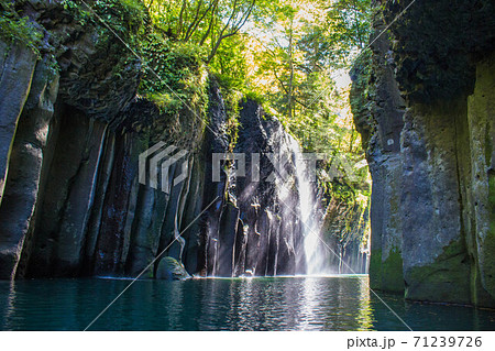 高千穂峡の滝 71239726