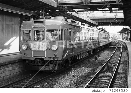 鉄道　電車　関西　新快速　快速　153系　ブルーライナー　1980　国鉄　昭和　ノンストップ　大阪　 71243580