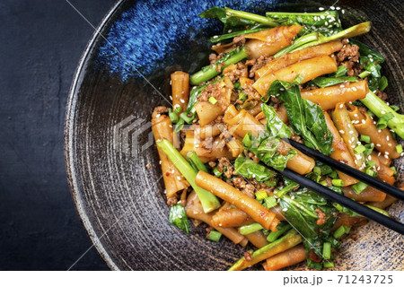 Thai Pad See Ew Noodles with vegetable and minced beef 71243725