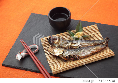イワシの丸干しの焼き魚 イワシの丸干しの焼き魚 71244538
