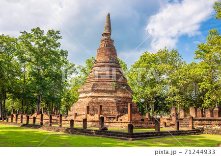 Landmark of old chedi made of ancient bricks in the Kamphaeng Phet Historical Park, Thailand. Landmark of old chedi made of ancient bricks in the Kamphaeng Phet Historical Park, Thailand. 71244933