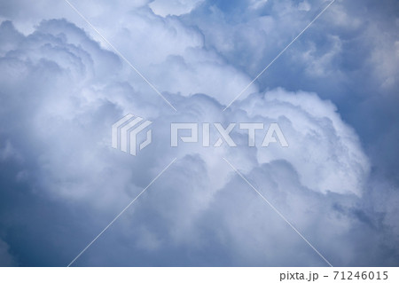 Fat thunderclouds in the sky before the storm 71246015