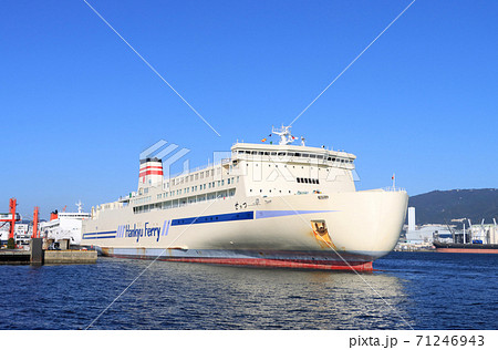 六甲アイランドに到着する阪九フェリー　せっつ 71246943