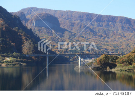 八ッ場ダム(丸岩と不動大橋) 八ッ場ダム(丸岩と不動大橋) 71248187