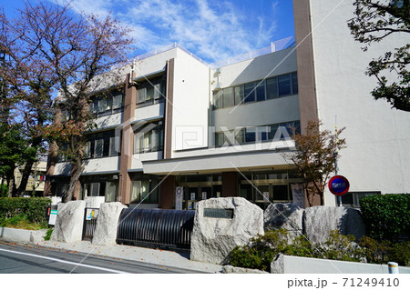 志村坂下小学校　志村坂下小　小学校　正門　青空　板橋区　東京 71249410