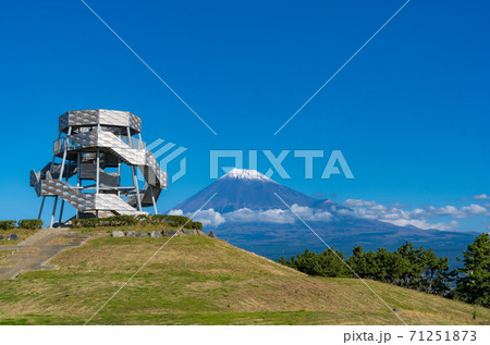田子の浦みなと公園からの富士山とタワー 71251873