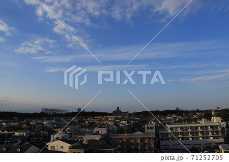 夕方の街並み　（撮影場所：神奈川県大和市） 71252705