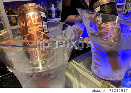 シャンパン 71252917