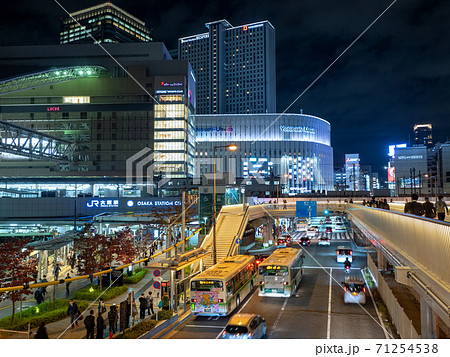 夜の大阪梅田 Jr大阪駅前の街並み ヨドバシカメラとリンクス梅田 の写真素材