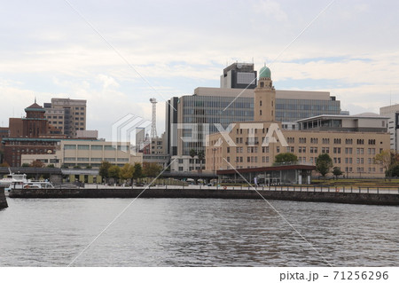 横浜三塔 キングの塔・ジャックの搭・クィーンの塔がみられる場所 横浜港 神奈川県 横浜三塔 キングの塔・ジャックの搭・クィーンの塔がみられる場所 横浜港 神奈川県 71256296