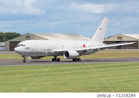 イギリスを発つ航空自衛隊KC-767J 71258289