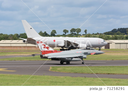 KC-767JとタイフーンFGR.4特別塗装機 71258291