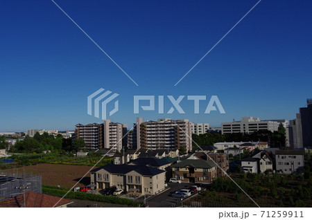青空と街並み（撮影場所：神奈川県大和市） 71259911