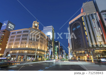 【東京都】都市景観 銀座四丁目の夜景 71259943