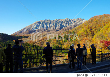 紅葉シーズンの奥大山 … 鳥取県 大山 鍵掛峠(快晴) 紅葉シーズンの奥大山 … 鳥取県 大山 鍵掛峠(快晴) 71262311