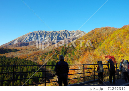 紅葉シーズンの奥大山 … 鳥取県 大山 鍵掛峠(快晴) 紅葉シーズンの奥大山 … 鳥取県 大山 鍵掛峠(快晴) 71262312
