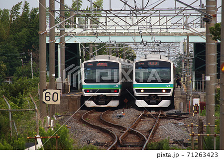 下総松崎駅で交換する成田線E231系 71263423