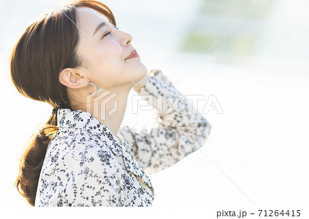 女性 ポートレート 女性 ポートレート 71264415