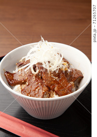 焼き肉丼 焼き肉丼 71265707