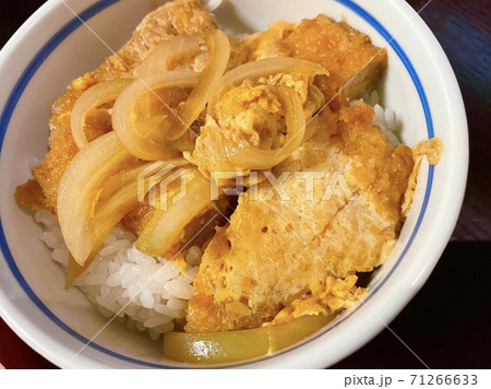 蕎麦屋の小盛りカツ丼 71266633