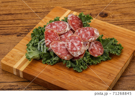 Iberian pork Fuet sausage slices 71268845