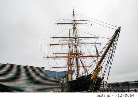 スコットランド郊外の町ダンディーに保管された帆船のディスカバリー号の写真素材