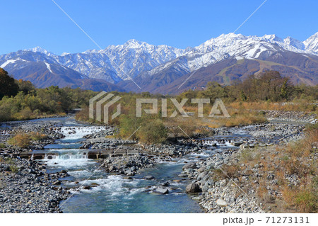晩秋の白馬山麓から望む北アルプス 71273131