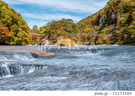 吹割の滝と紅葉 の写真素材