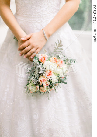 Bride's flower 71273803