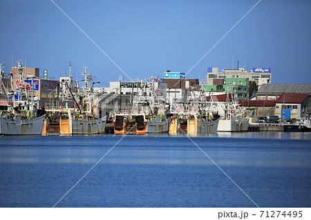 稚内副港から市街地を臨む（北海道稚内市） 71274495
