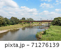 入間川橋梁を渡る西武池袋線の電車 71276139