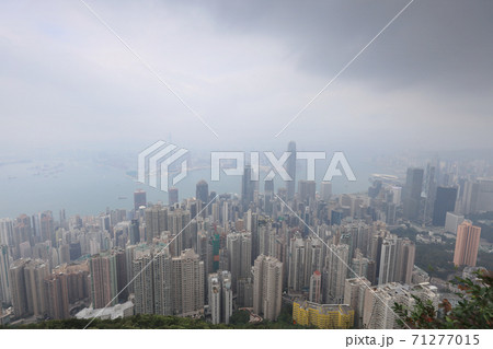 the Victoria harbour and Kowloon, viewed from the peak 30 Oct 2020 71277015