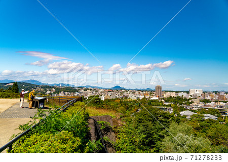 青空の青葉城址と仙台市街 71278233
