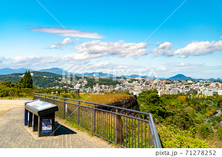 青空の青葉城址と仙台市街 71278252