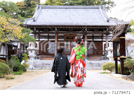 7歳と5歳の姉弟、可愛い七五三姿、ロケ撮影 7歳と5歳の姉弟、可愛い七五三姿、ロケ撮影 71279471