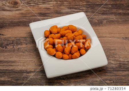 Spicy peanut heap in the bowl 71280354
